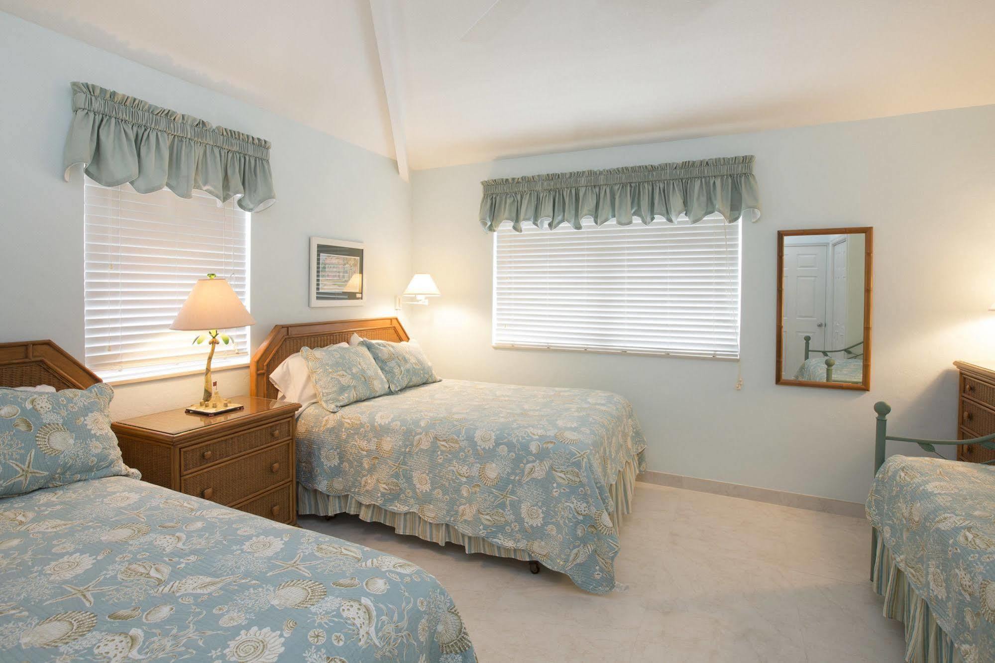 Silver Sands Condominiums West Bay ภายนอก รูปภาพ
